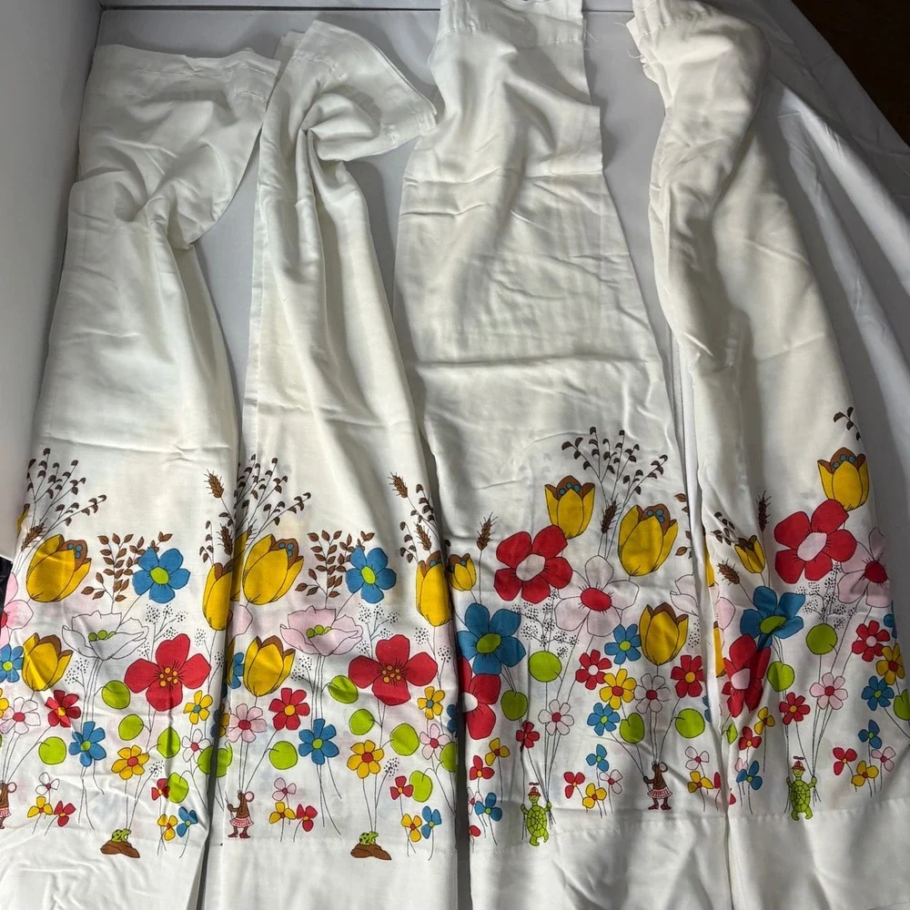 Fashion Manor JCPenney Vintage Floral‎ Curtain Panel Colorful Flowers Mice 1970s